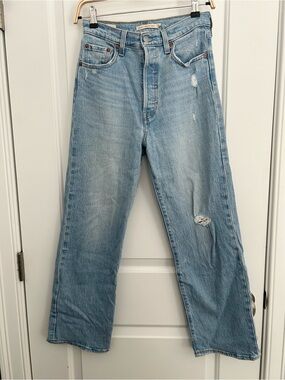 Levi’s Ribcage Straight Ankle Jeans